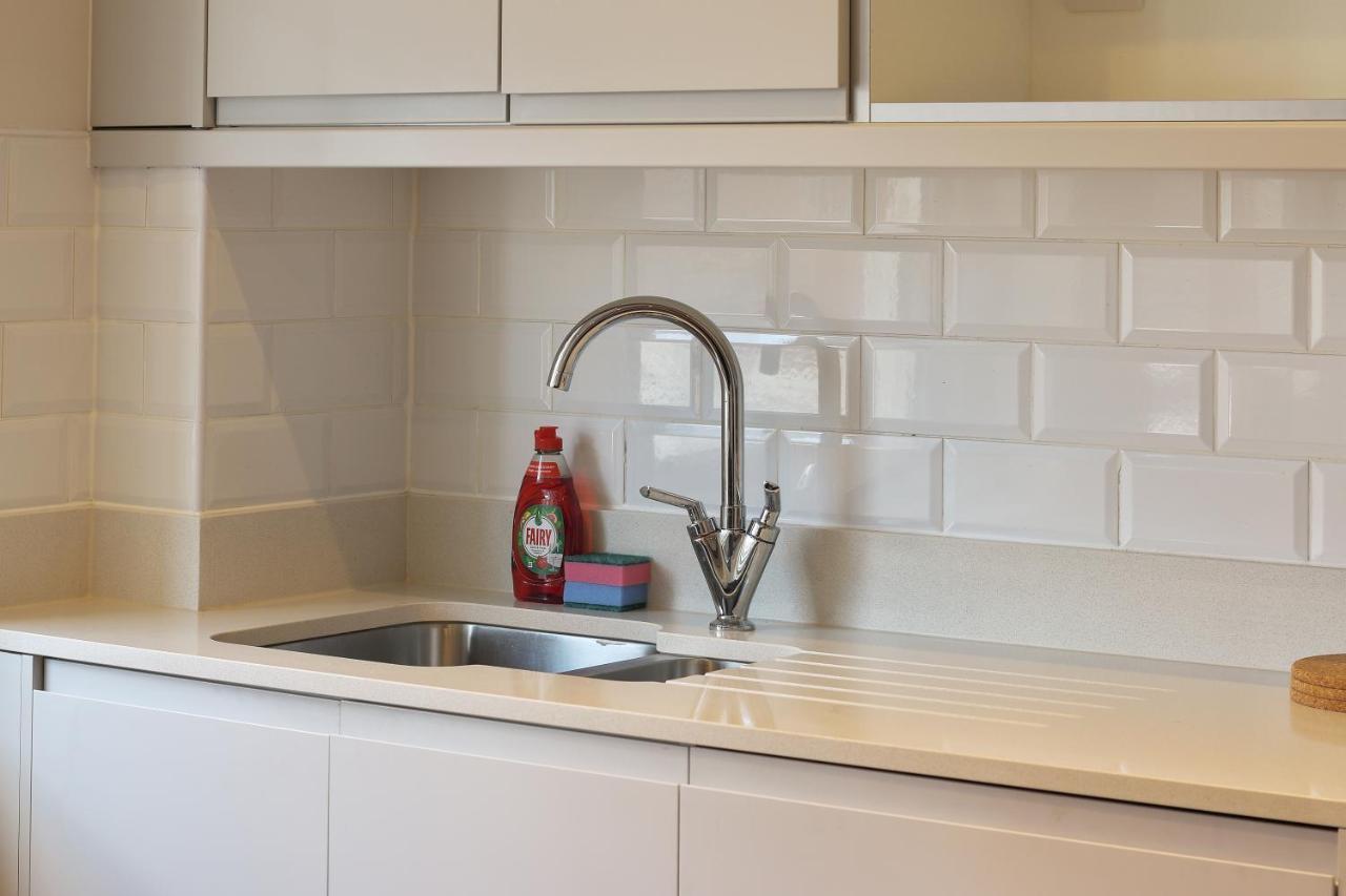 Modern 2-Bed Apartment, Free Parking, City Centre, Netflix & Pet Friendly - Hosted By Stay Host Save Sheffield Exterior foto