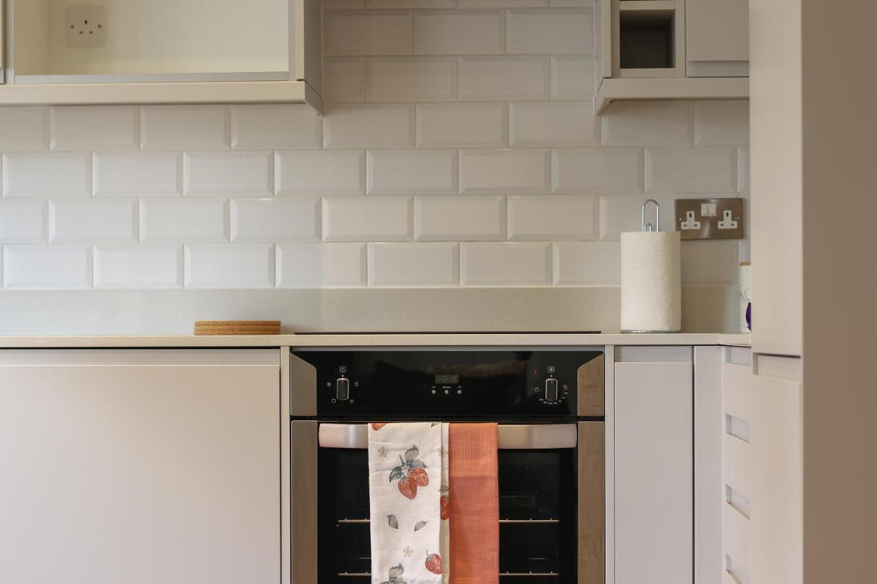 Modern 2-Bed Apartment, Free Parking, City Centre, Netflix & Pet Friendly - Hosted By Stay Host Save Sheffield Exterior foto