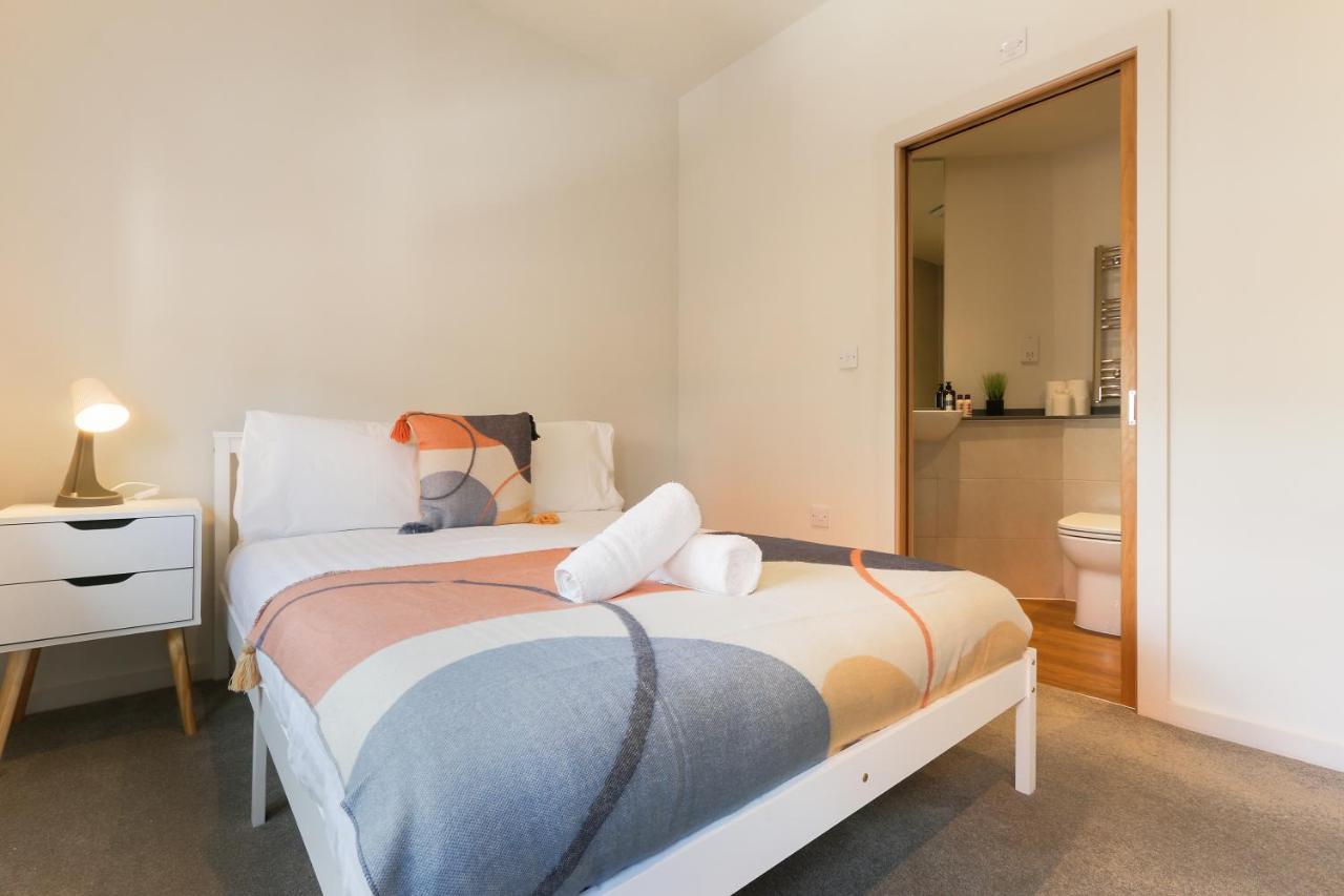 Modern 2-Bed Apartment, Free Parking, City Centre, Netflix & Pet Friendly - Hosted By Stay Host Save Sheffield Exterior foto