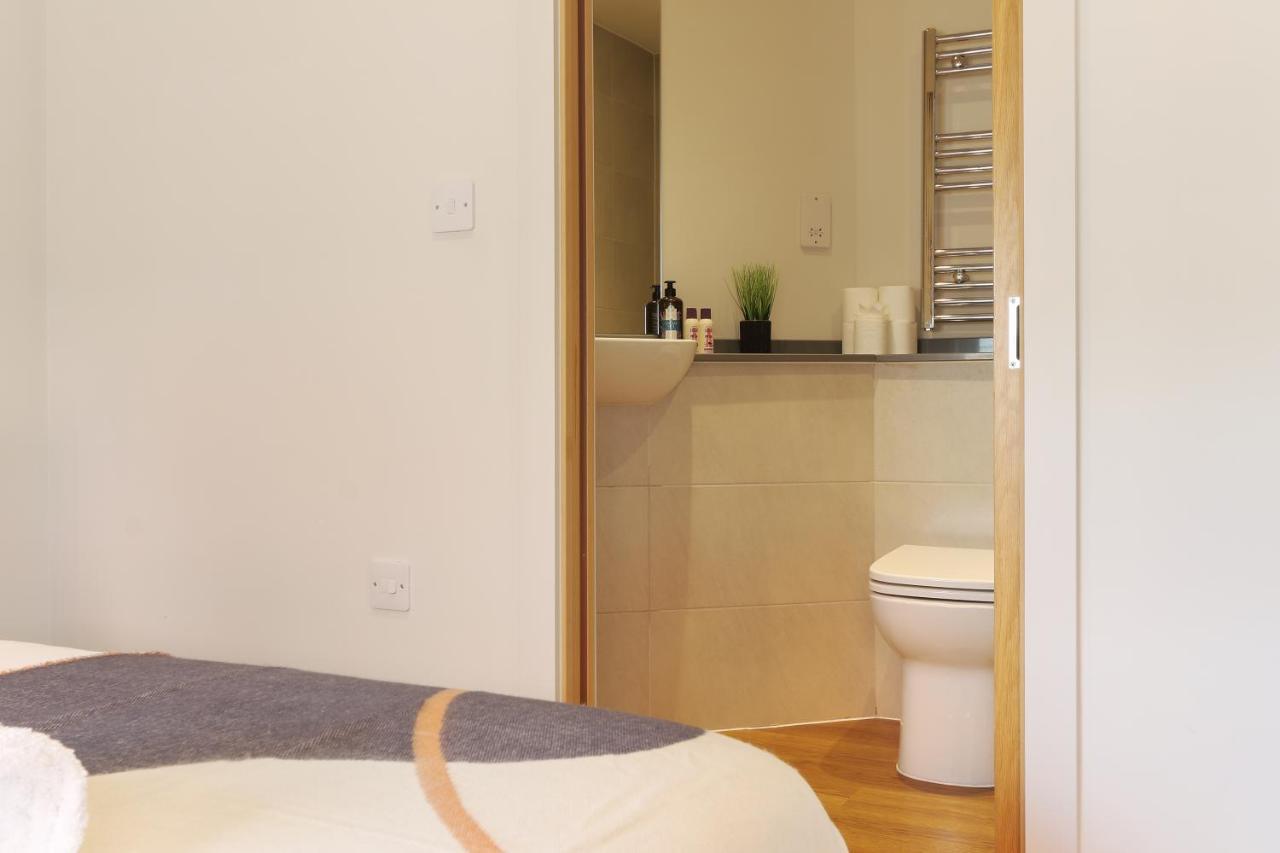 Modern 2-Bed Apartment, Free Parking, City Centre, Netflix & Pet Friendly - Hosted By Stay Host Save Sheffield Exterior foto